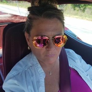 Meet your Posher, Elizabeth